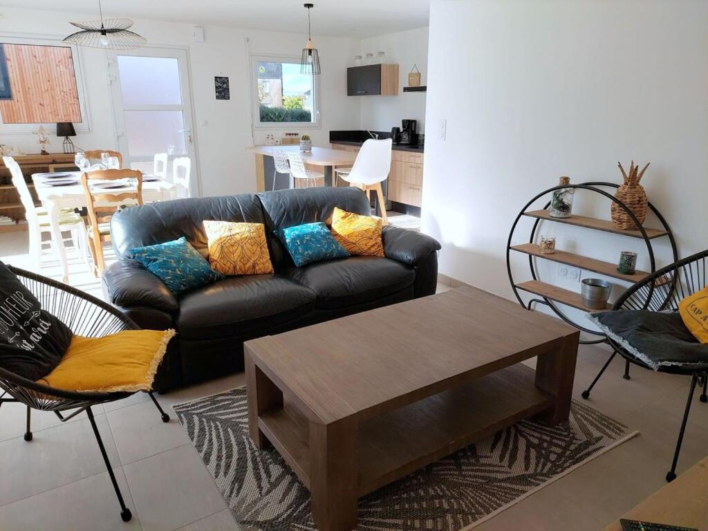 Single Storey Holiday Home In Cleder Ngoại thất bức ảnh