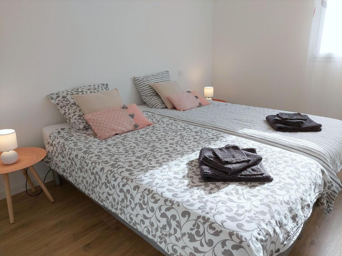 Single Storey Holiday Home In Cleder Ngoại thất bức ảnh