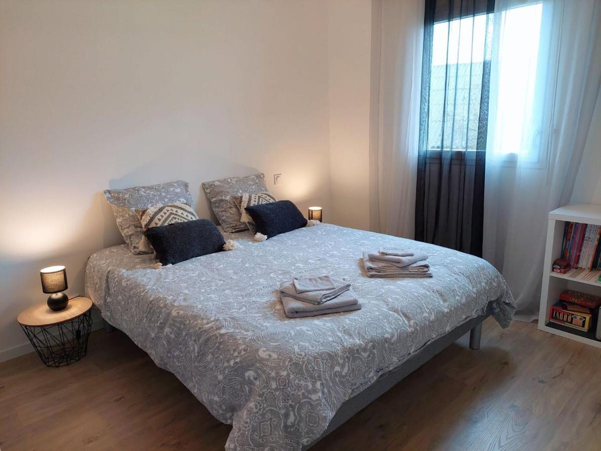 Single Storey Holiday Home In Cleder Ngoại thất bức ảnh